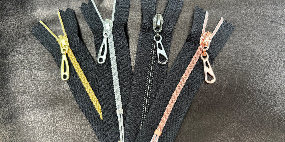 Vetoketjujen eri sävyt käsineiden koristeena