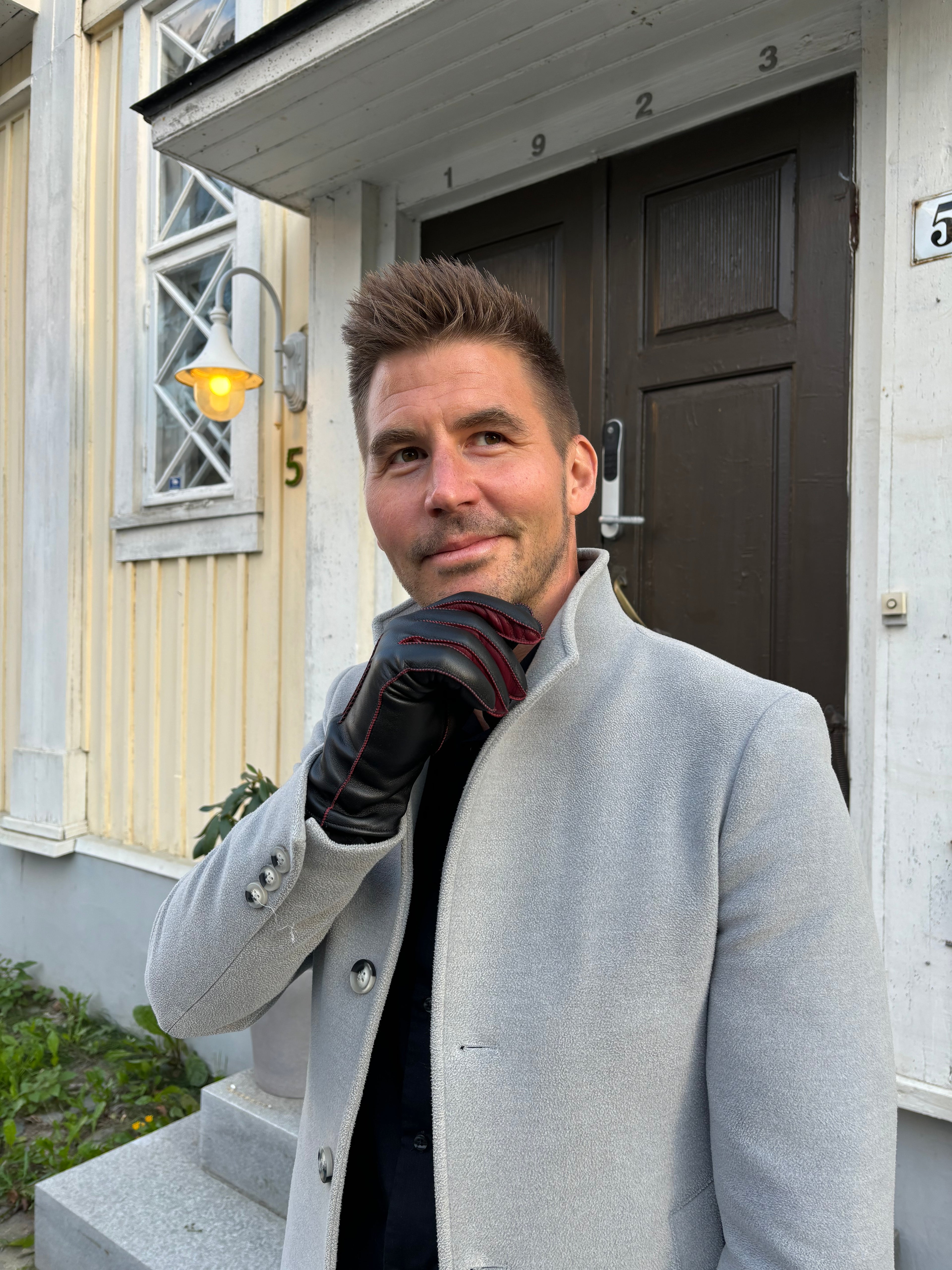 Miesten nahkakäsineet, musta/tummanpunainen