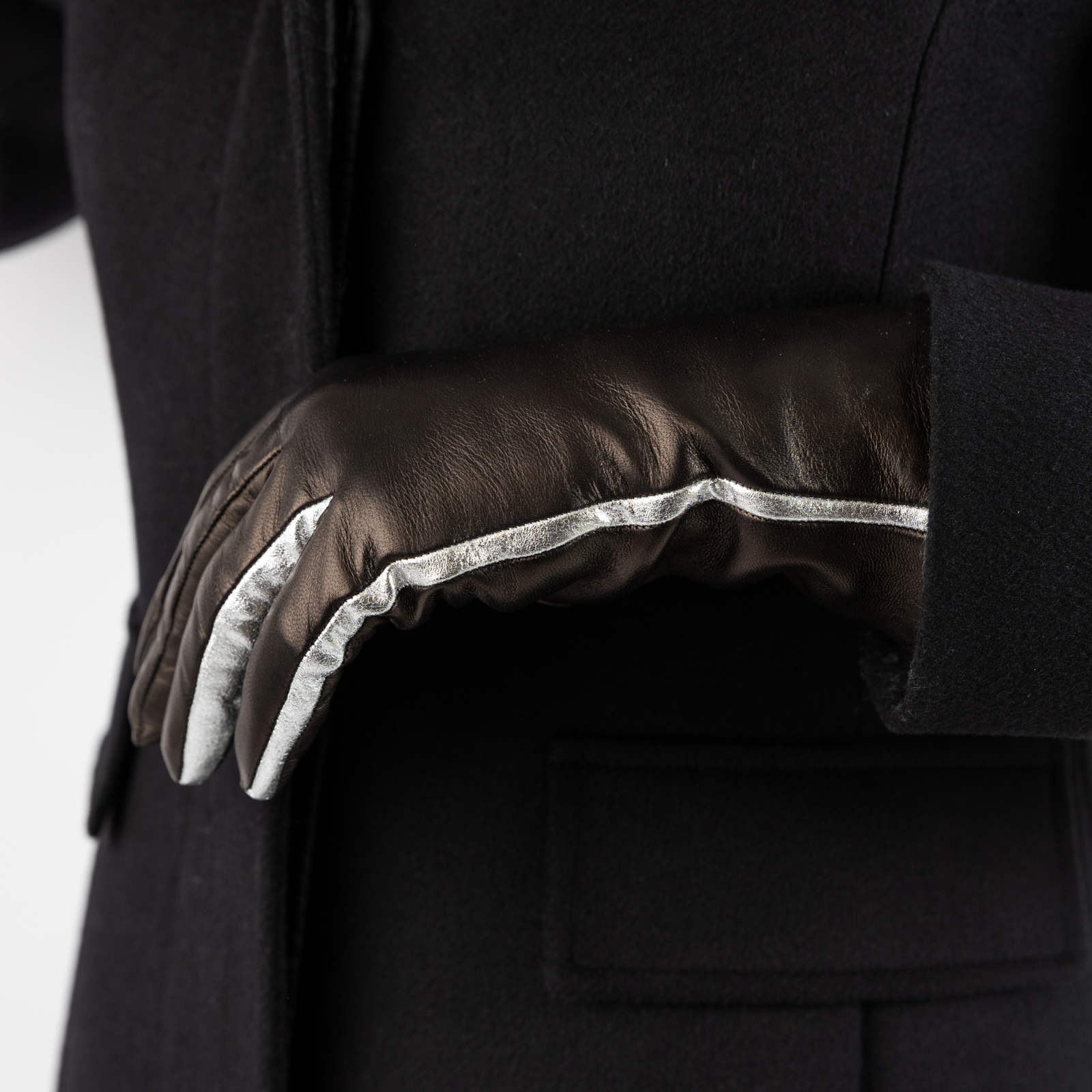 Naisten nahkakäsine, eleganssi, pidempi varsi, musta