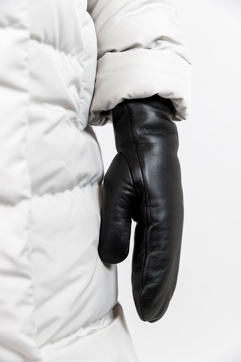 Naisten rukkanen, musta