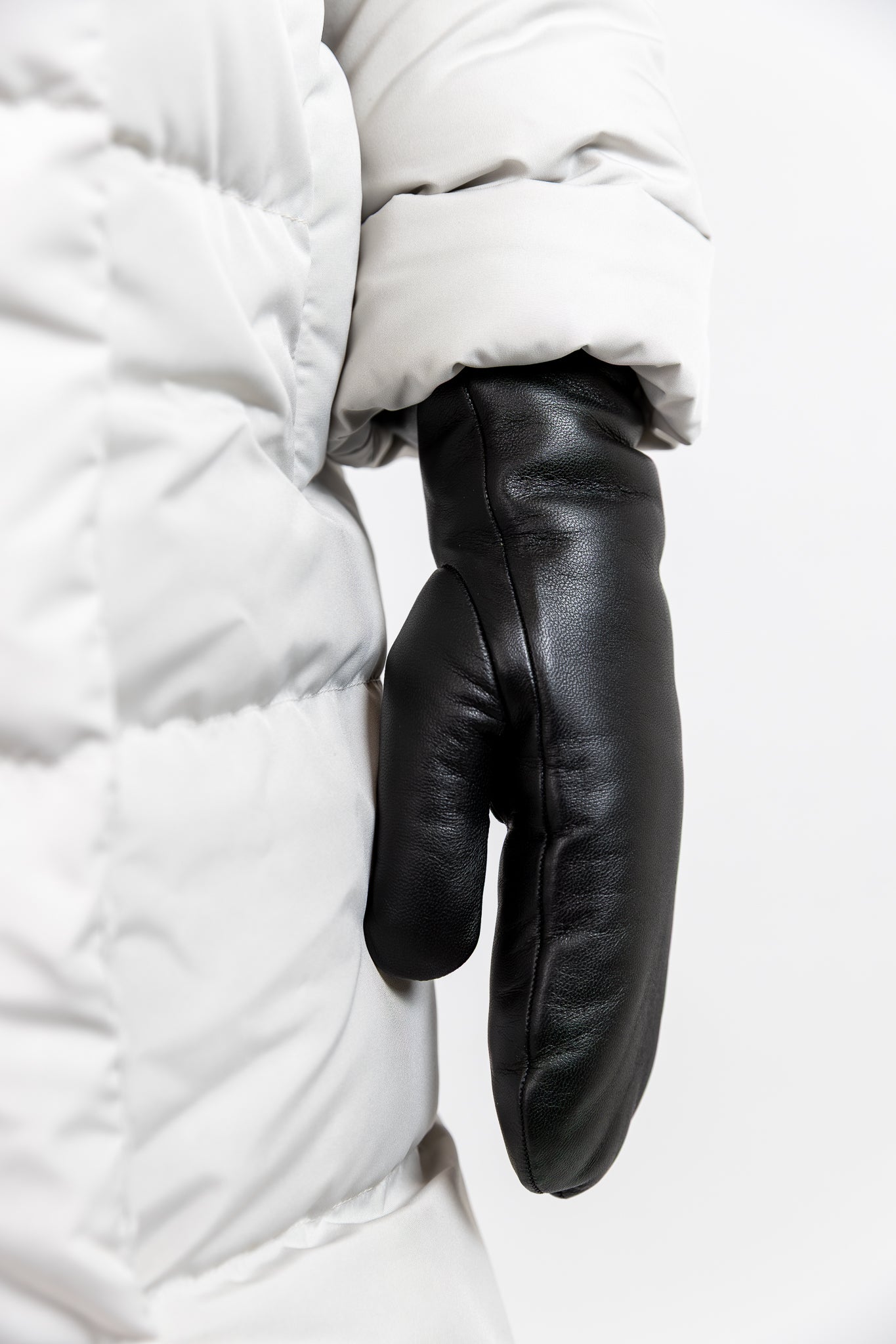 Naisten rukkanen, musta