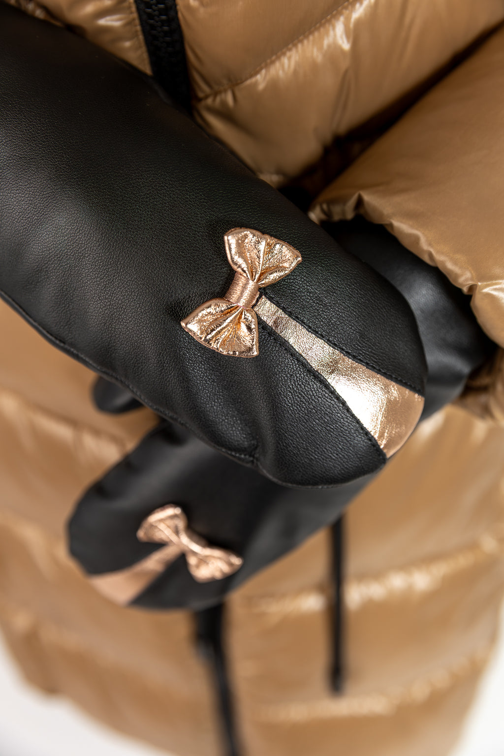 Naisten rukkanen, kiilarusetti, musta