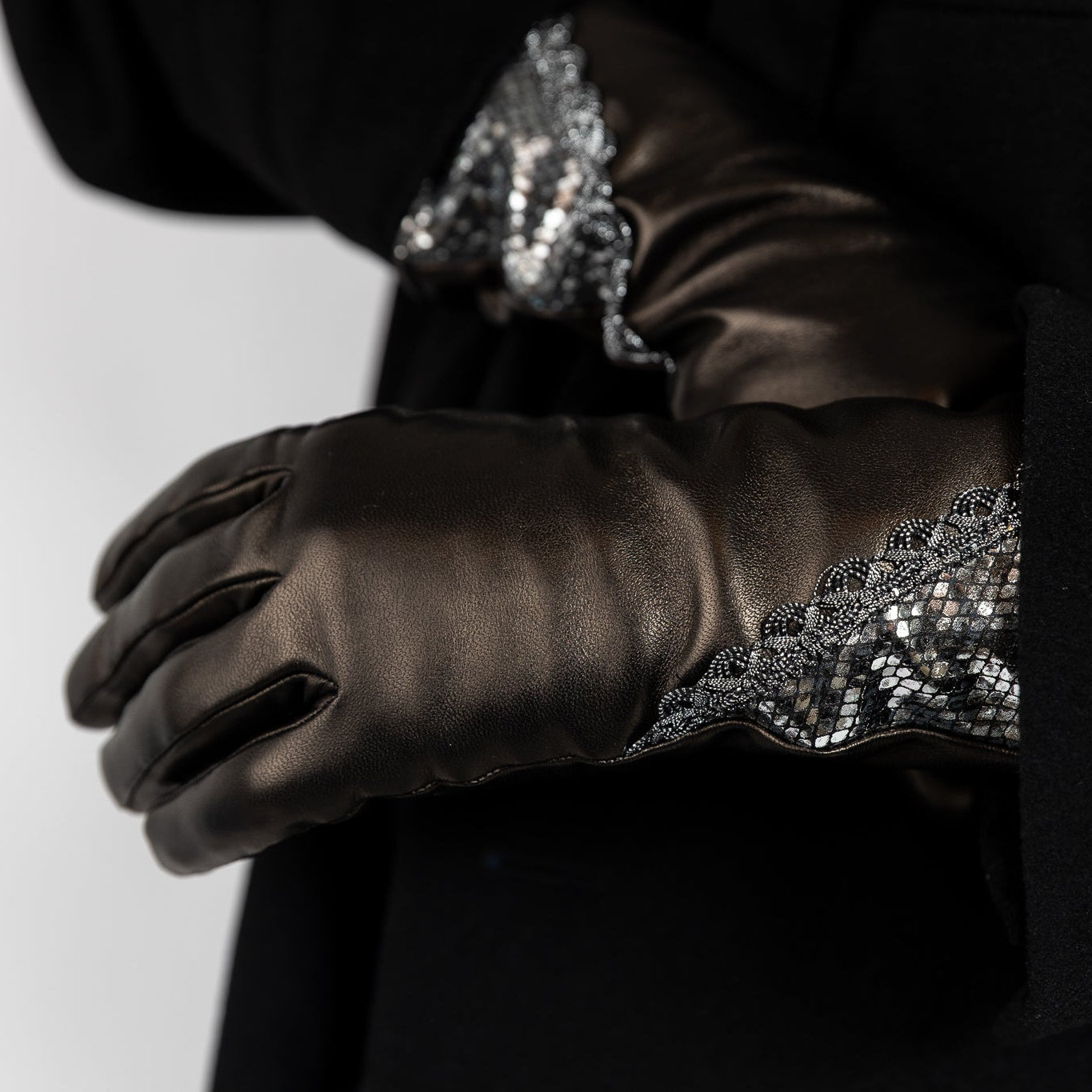 Naisten nahkakäsine, glamour, musta