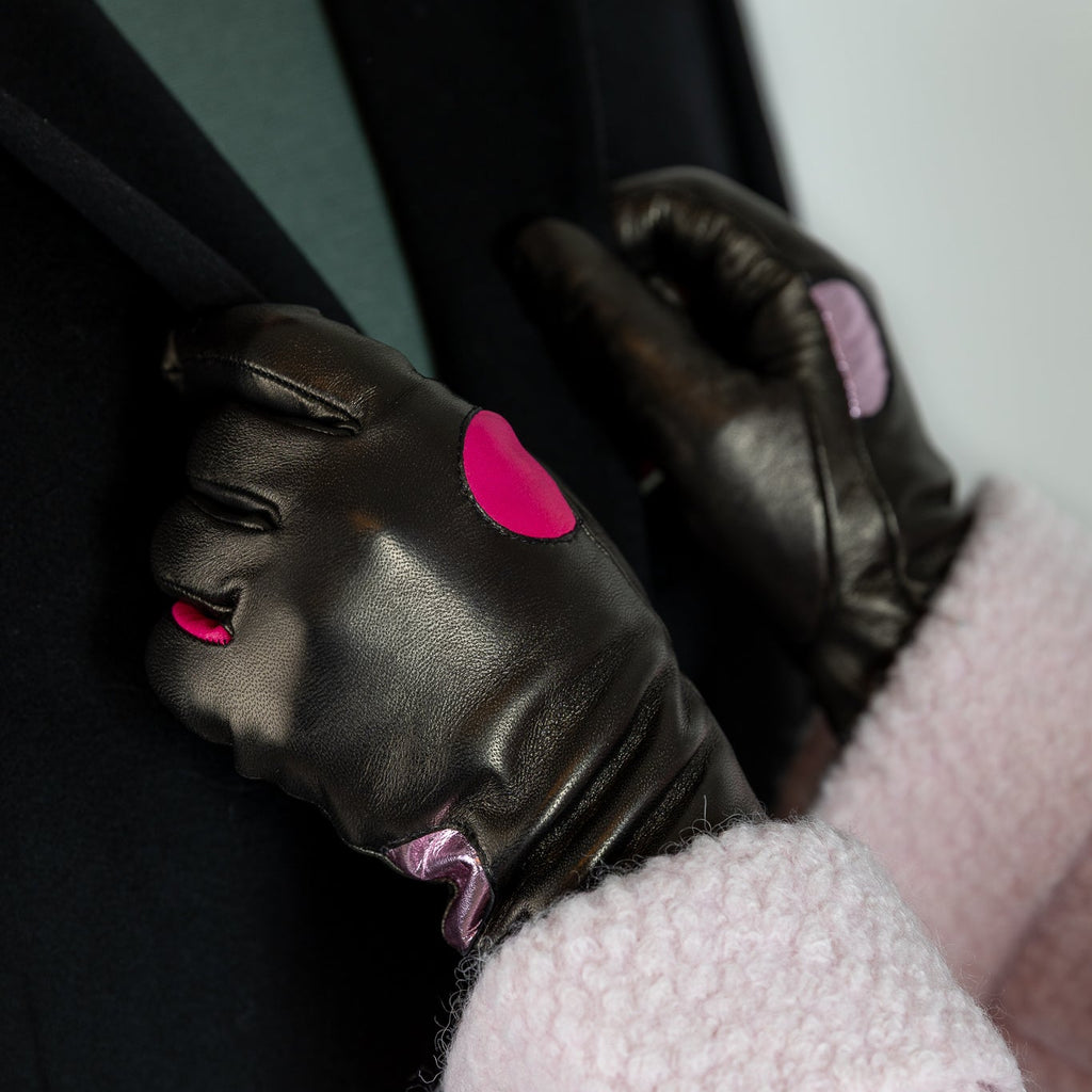 Naisten nahkakäsine, pinkkipallot, musta